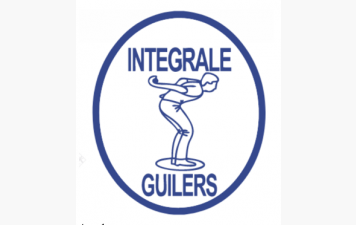 01 Boule a été oubliée sur le terrain...