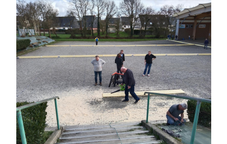 Préparation des terrains au boulodrome de Pen Ar C'hoat à Guilers